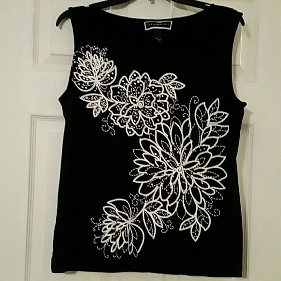 Karen Scott casual tank wh flower pattern - Picture 1 of 1